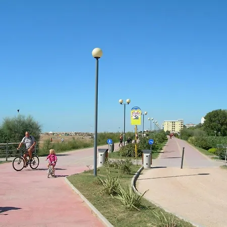 Fuer 6 Personen Ca 42 Qm In Bibione, Adriakueste Italien Und Umgebung アパート ビビオーネ